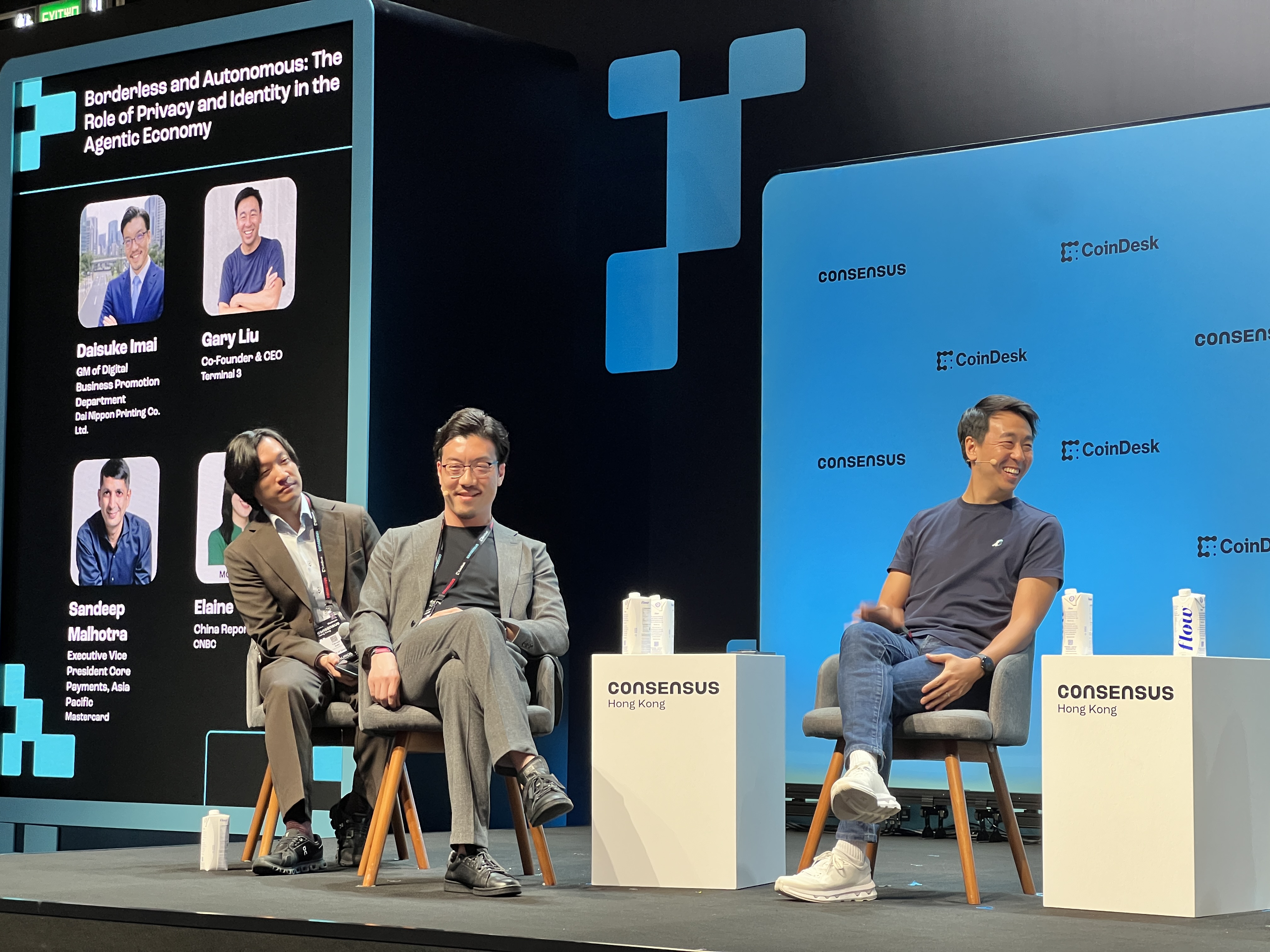 Daisuke Imai, GM of Dai Nippon Printing and Gary Liu, CEO of Terminal 3